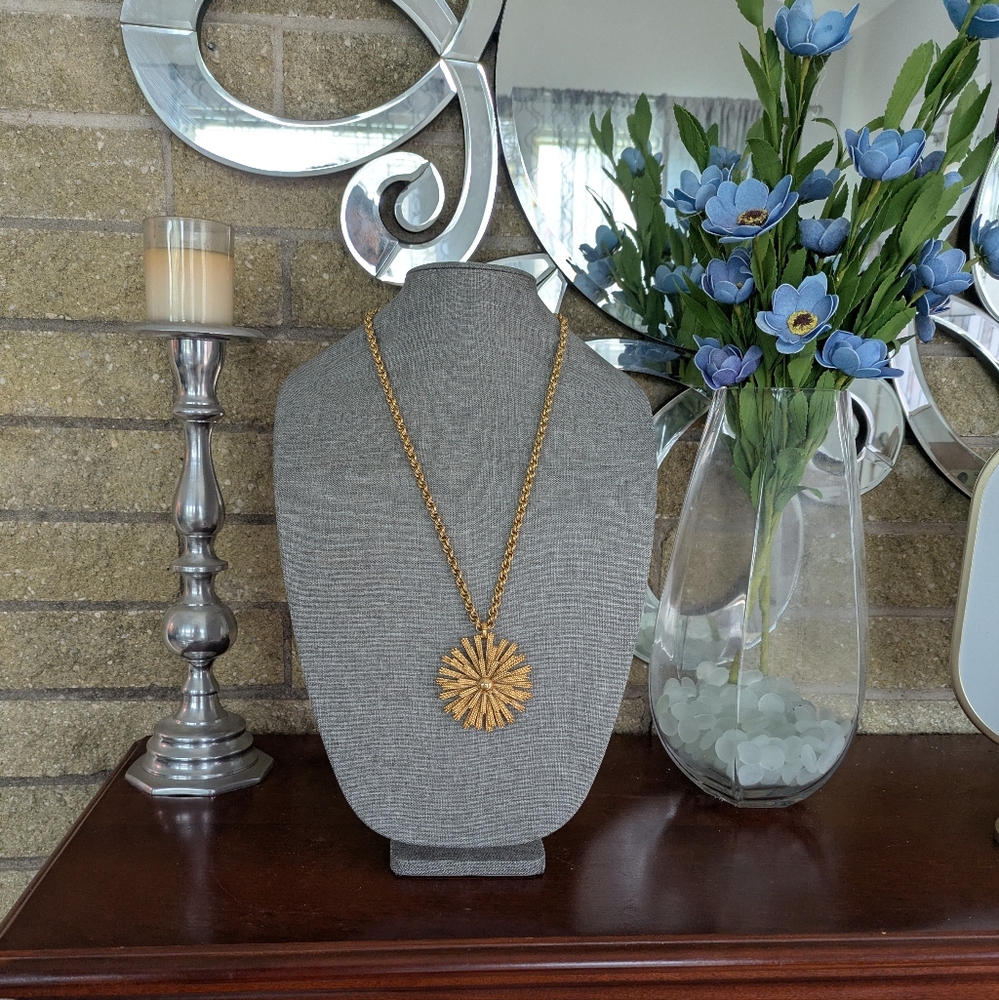 Vintage Monet ☀️ Sunburst Starburst Medallion Necklace - Picture 10 of 16